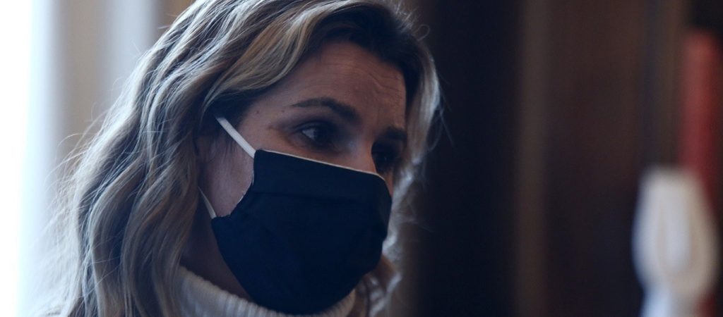 Σοφία Μπεκατώρου: «Ο άνδρας που με βίασε συνεχίζει να το κάνει μέχρι και σήμερα»