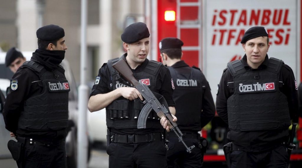 Κωνσταντινούπολη: Ένοπλος άνδρας επιτέθηκε με μαχαίρι σε τρεις Ρώσους (upd)