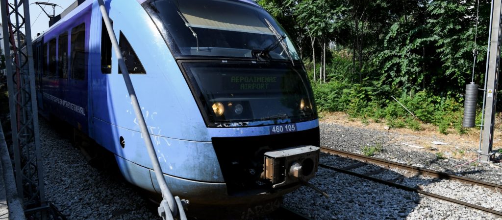 Αυτοκίνητο συγκρούστηκε με τρένο στο Ρέντη – Ελαφρά τραυματίας ο οδηγός