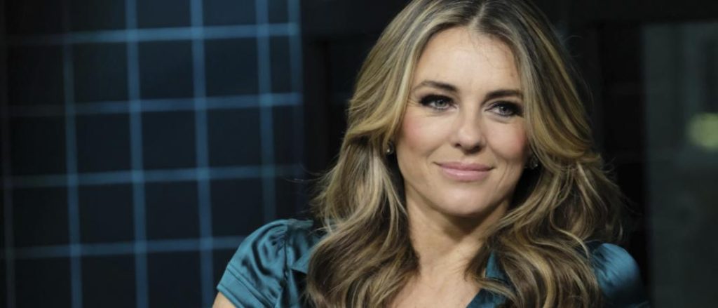 Ελίζαμπεθ Χάρλει: Ποζάρει topless στα χιόνια και «λιώνει» ακόμα και τον πάγο (φωτο)