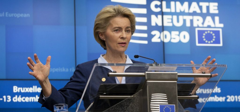 Ούρσουλα φον ντερ Λάιεν: «Οι παρασκευαστές εμβολίων να τηρήσουν τις υποσχέσεις τους & να τιμήσουν τις υποχρεώσεις τους»