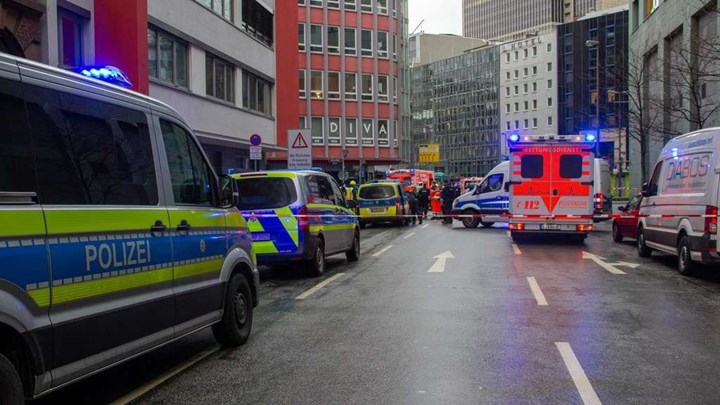 Φρανκφούρτη: Επίθεση αγνώστου με μαχαίρι – Πληροφορίες για πολλούς τραυματίες