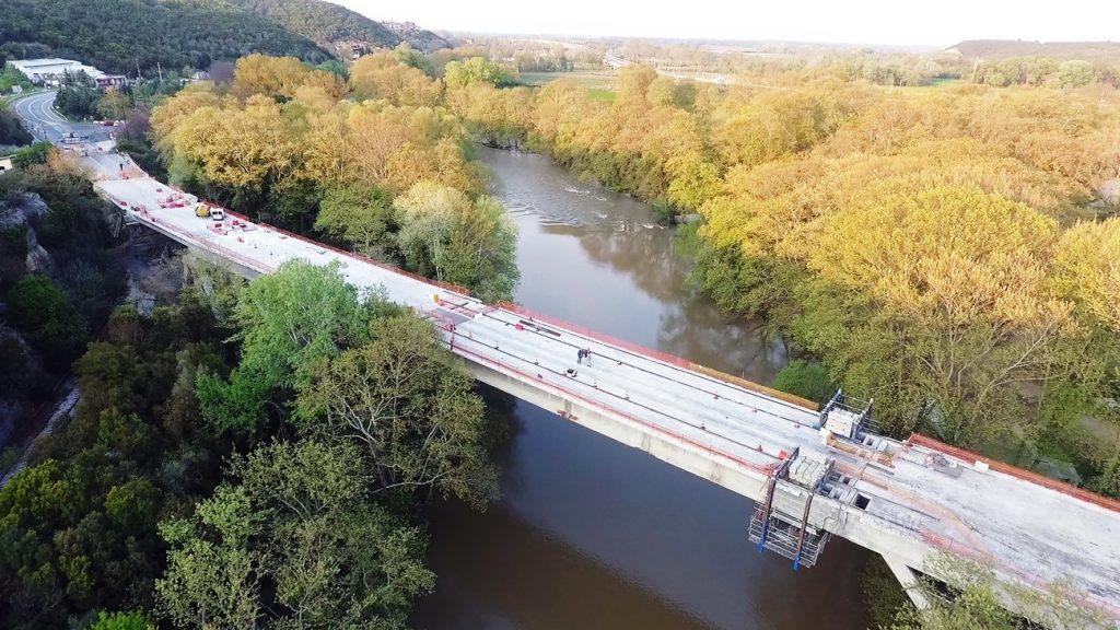 Πρόβλημα στατικότητας στη γέφυρα Πηνειού – Διακόπηκε η κυκλοφορία οχημάτων