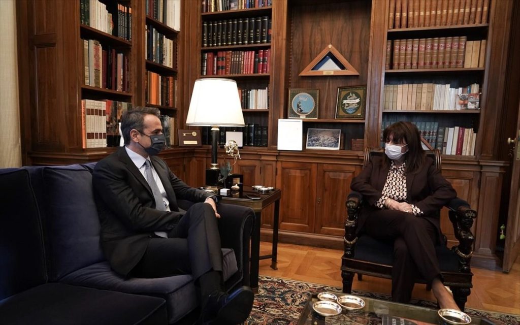 Κ.Μητσοτάκης σε ΠτΔ: «Έχουμε ασκήσει μεγάλη πίεση στις φαρμακευτικές ώστε να τιμήσουν τα συμβόλαια»