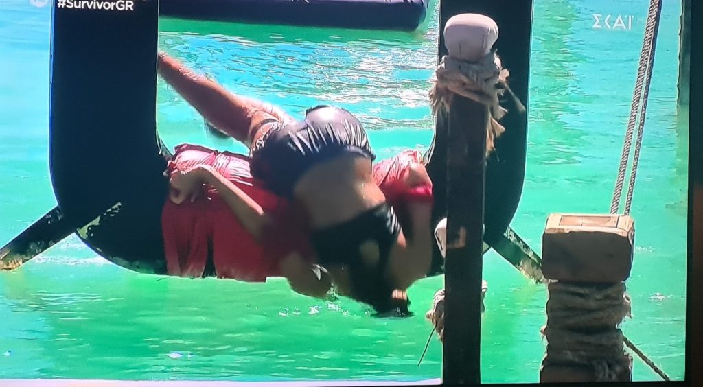 «Δουλεύει» το… «παλτό» Α.Σαλαγκούδη το Twitter για την τούμπα της (βίντεο)