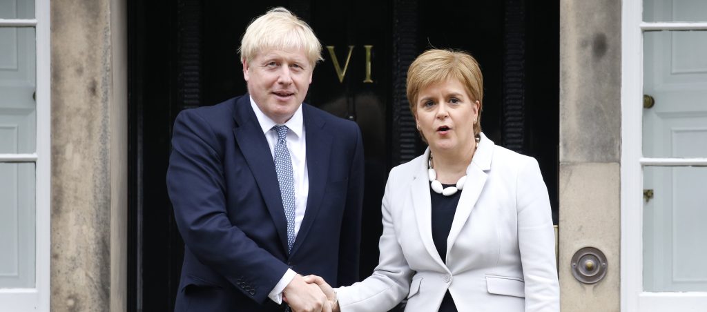 Ν.Στέρτζον: «Μη απαραίτητο το ταξίδι του Μ.Τζόνσον στην Σκωτία»