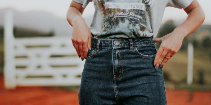 Σίγουρα θα σου χρειαστεί: Το κόλπο για να αγοράζεις πάντα το σωστό νούμερο παντελόνι χωρίς να το δοκιμάσεις