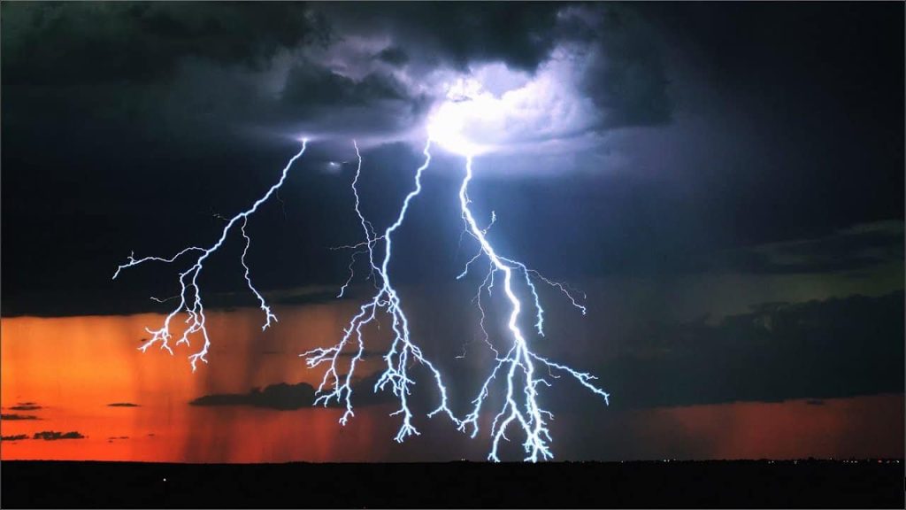 Η δύναμη της αστραπής σε slow motion (βίντεο)