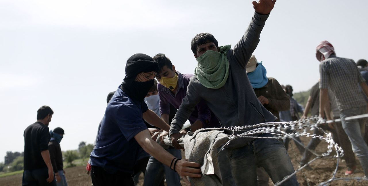 ΜΚΟ κατηγορεί την Ελλάδα για κακομεταχείριση «προσφύγων» και προσφεύγει στη Χάγη για εγκλήματα κατά της ανθρωπότητας!