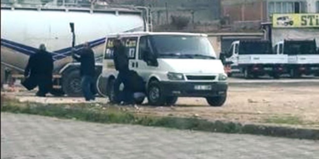 «Συμμορίες της Νέα Υόρκης» σε πόλη της Τουρκίας: Ξύλα, μαχαίρια και καραμπίνες σε σύρραξη μεταξύ συγγενών (βίντεο)