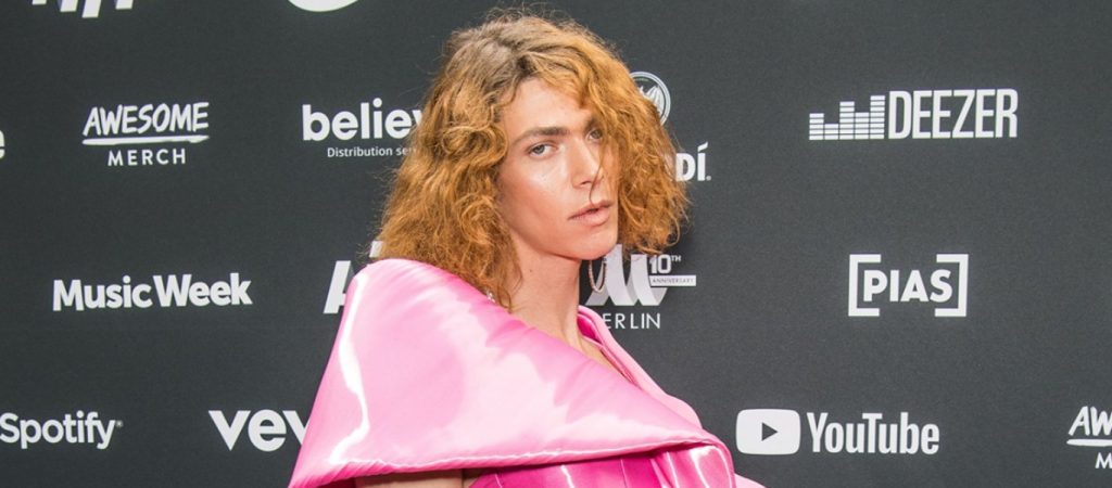 Νεκρή από ατύχημα η τρανς DJ Sophie – Γλίστρησε και έπεσε από ύψωμα (φώτο)