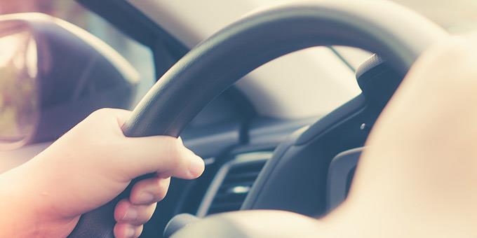 Τέσσερα λάθη που κάνεις και σπαταλάς περισσότερη βενζίνη από όσο χρειάζεται