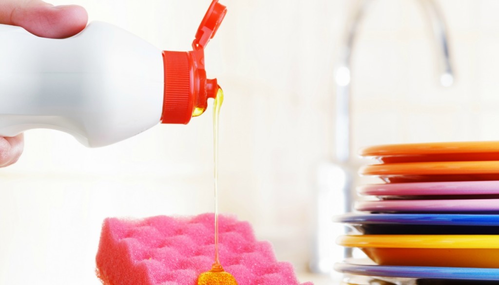 Υγρό πιάτων: Πέντε απίθανες χρήσεις του που δεν είχες φανταστεί