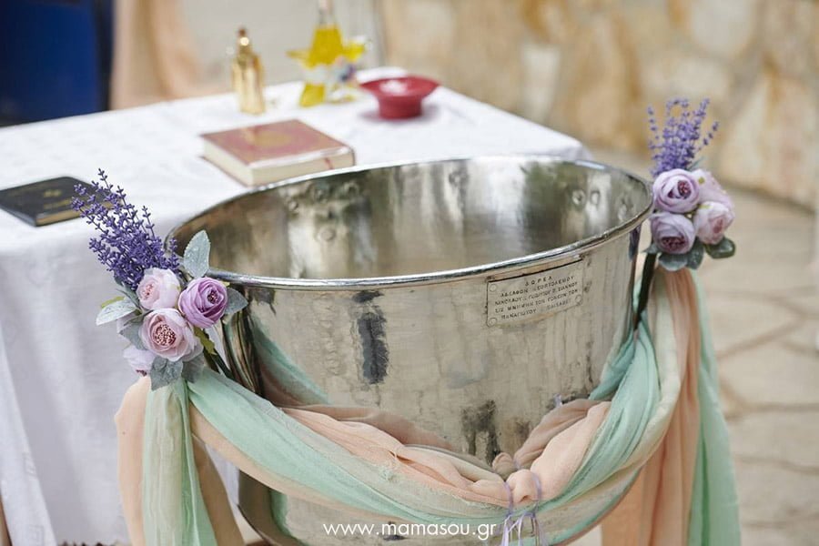 Το γνωρίζατε; – Σε τι διαφέρουν ονοματοδοσία και βάπτιση;