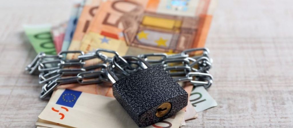 «Έρχεται» αύξηση του ορίου στον ακατάσχετο λογαριασμό για τους οφειλέτες με ληξιπρόθεσμα χρέη