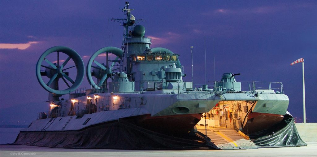 ΠTΜ Zubr στον Σαρωνικό: Άσκηση της Διακλαδικής Διοίκησης Ειδικών Επιχειρήσεων με το ΠΝ