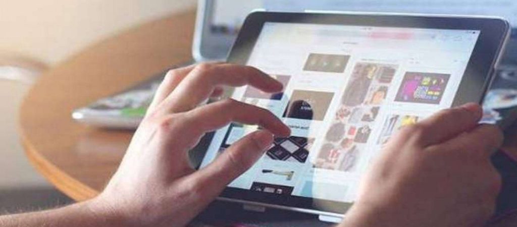 Voucher 200 ευρώ για τάμπλετ ή λάπτοπ: Ανοίγει η πλατφόρμα – Οι δικαιούχοι και η διαδικασία