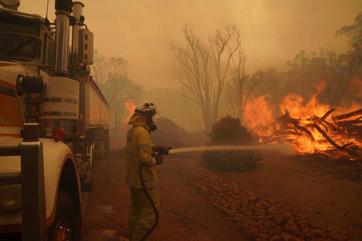 Πύρινη κόλαση στο Περθ της Αυστραλίας – Μεγάλες πυρκαγιές καίνε σπίτια και καλλιέργειες