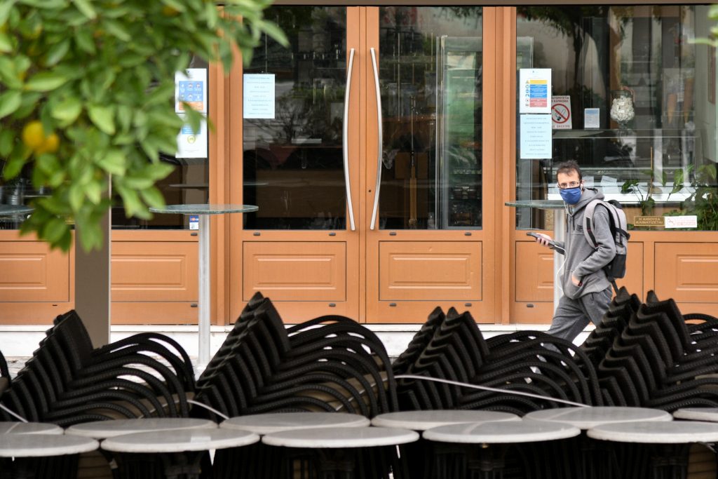 «Καρντάσης» στέλνει στον Άδωνι μετά τις ειρωνείες τα κλειδιά του μαγαζιού του, απλήρωτους λογαριασμούς και σπεσιαλιτέ!