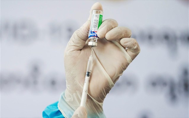 Οι 5 χώρες της ΕΕ που δεν θα χορηγούν το εμβόλιο της AstraΖeneca στους άνω των 65