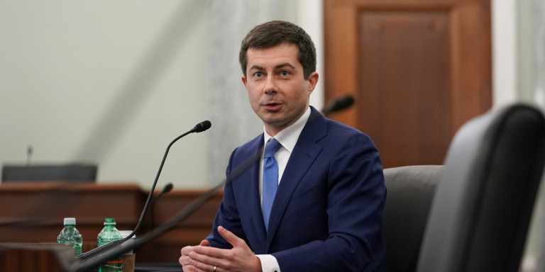 Ακόμα ένας ανοιχτά ομοφυλόφιλος στην κυβέρνηση Τ.Μπάιντεν – Ο Πιτ Μπούτιτζιτζ στη θέση του υπουργού Μεταφορών