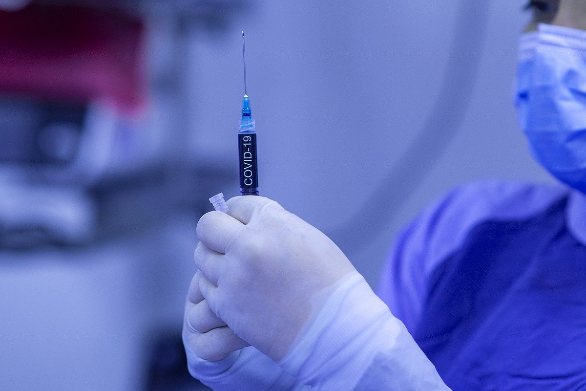 Σκάνδαλο: «Η ΕΕ απαλλάσσει την AstraZeneca από τυχόν ευθύνες σε περίπτωση βλαπτικών παρενεργειών του εμβολίου της»!