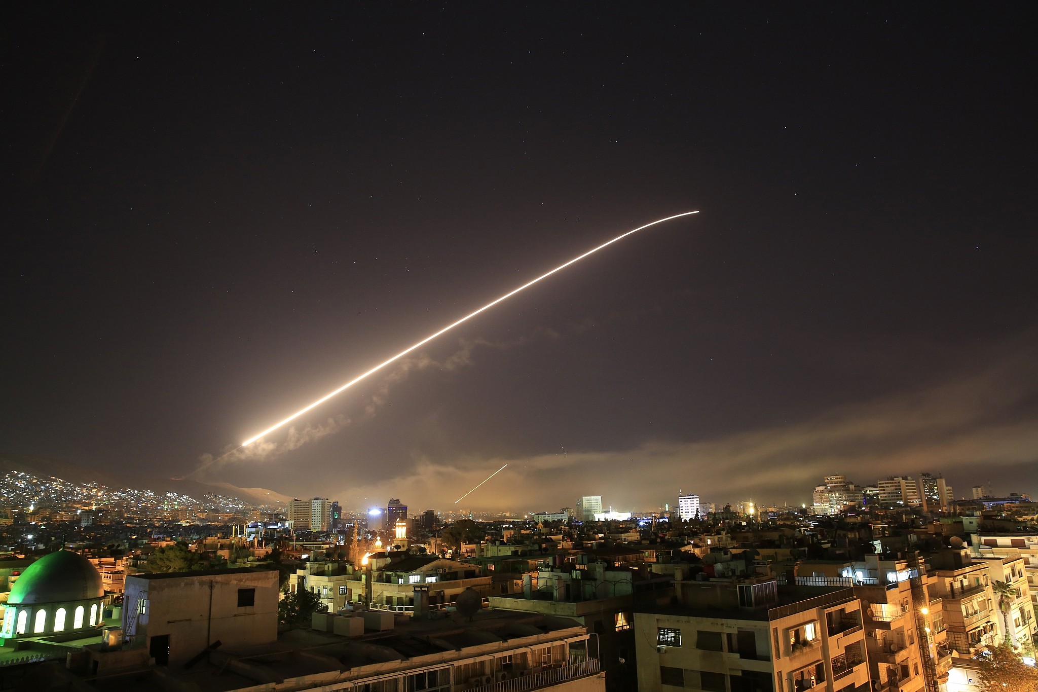 Αεροπορικές επιδρομές ισραηλινών μαχητικών στην Δαμασκό – Απάντησε η συριακή αεράμυνα
