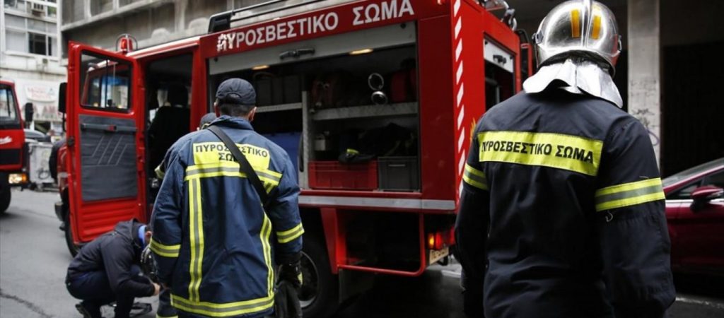Φωτιά σε κτίριο στη Μεταμόρφωση