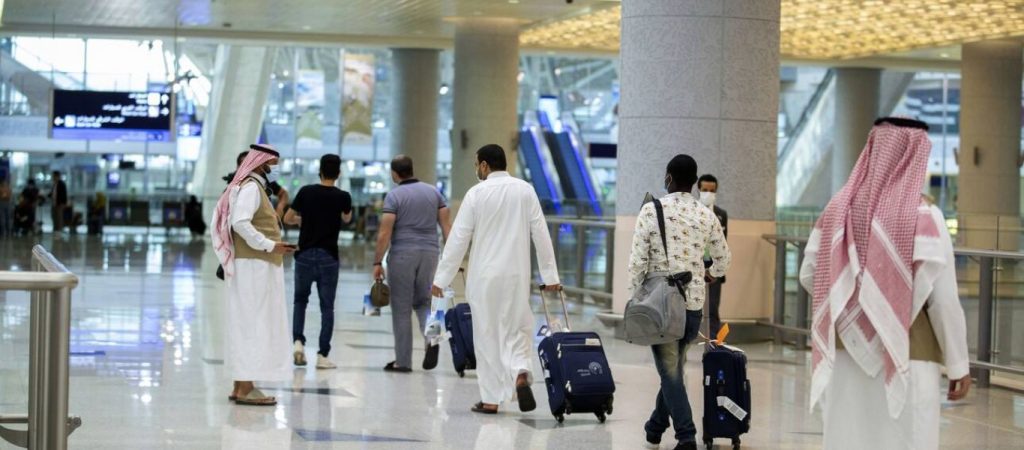 Η Σαουδική Αραβία απαγορεύει την είσοδο ταξιδιωτών από 20 χώρες – Ποιες είναι