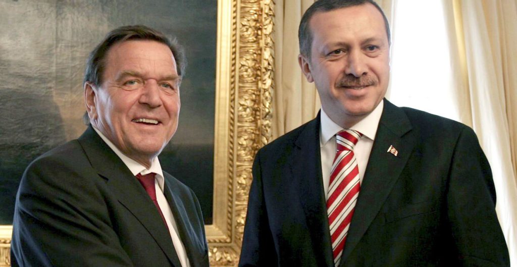 Πρώην Γερμανός Καγκελάριος Γ.Σρέντερ: «Πάρτε το απόφαση, η Τουρκία είναι κυρίαρχη στη Μεσόγειο»