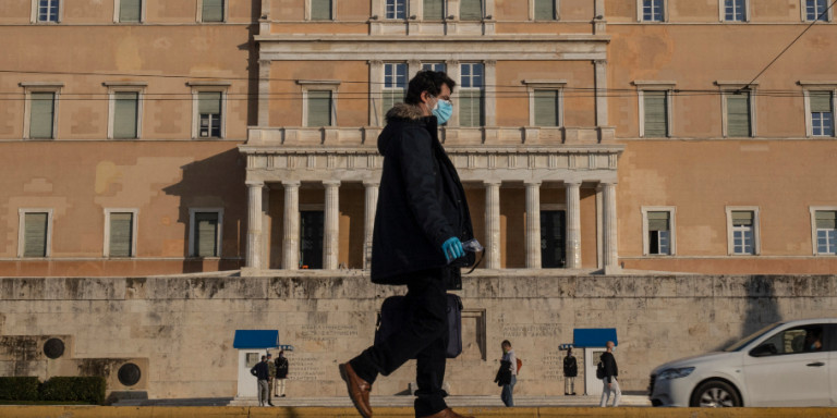 Συνεδριάζει η Επιτροπή Λοιμωξιολόγων: Τι λένε για σχολεία