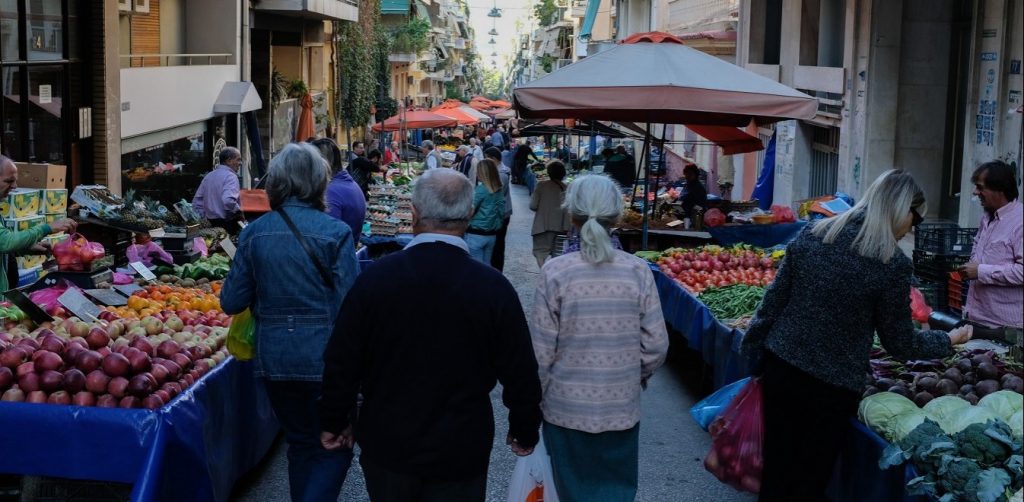 Νέα μέτρα στις λαϊκές αγορές: Δείτε τι ισχύει από Δευτέρα σε Αττική, Θεσσαλονίκη & Χαλκιδική