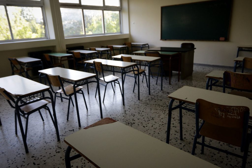 Ν.Καπραβέλος: «Να κλείσουν τα σχολεία όλων των βαθμίδων – Δεν υπάρχει άλλη λύση»