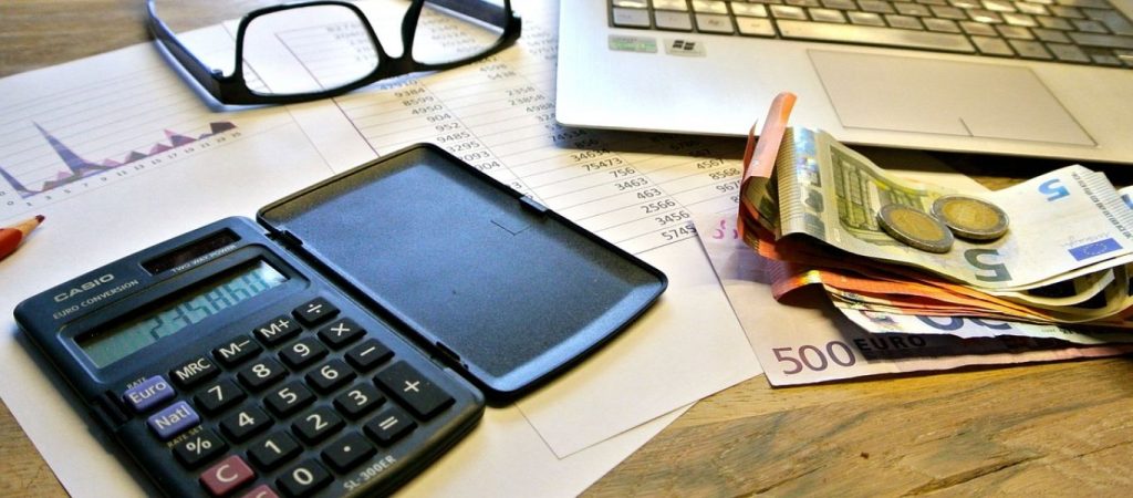 Προκαταβολή φόρου: Εξετάζεται μείωση για επιχειρήσεις & επαγγελματίες και για το 2021