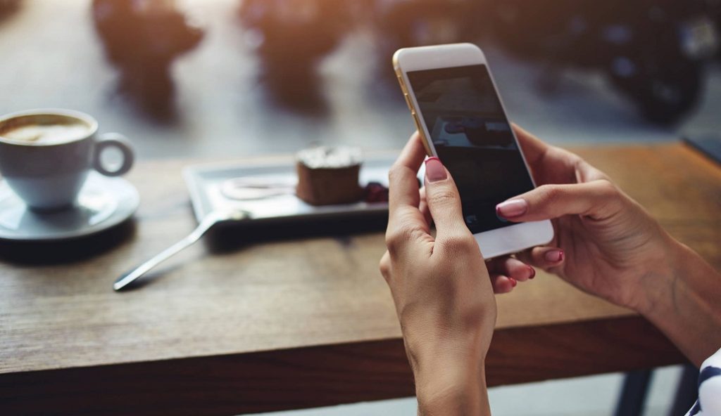 Τα 15 «σημάδια» που φανερώνουν ότι κάποιος… χάκαρε το κινητό σας (βίντεο)