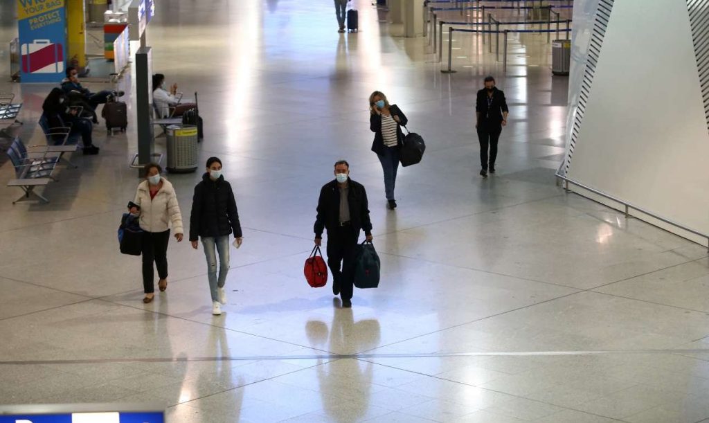 Ην.Βασίλειο: Οι ταξιδιώτες θα υποβάλλονται σε 4 τεστ και σε υποχρεωτική καραντίνα