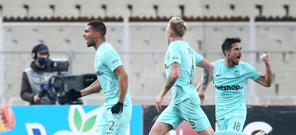 O Άρης κέρδισε με 2-0 την ΑΕΚ στο ΟΑΚΑ και την προσπέρασε στη βαθμολογία