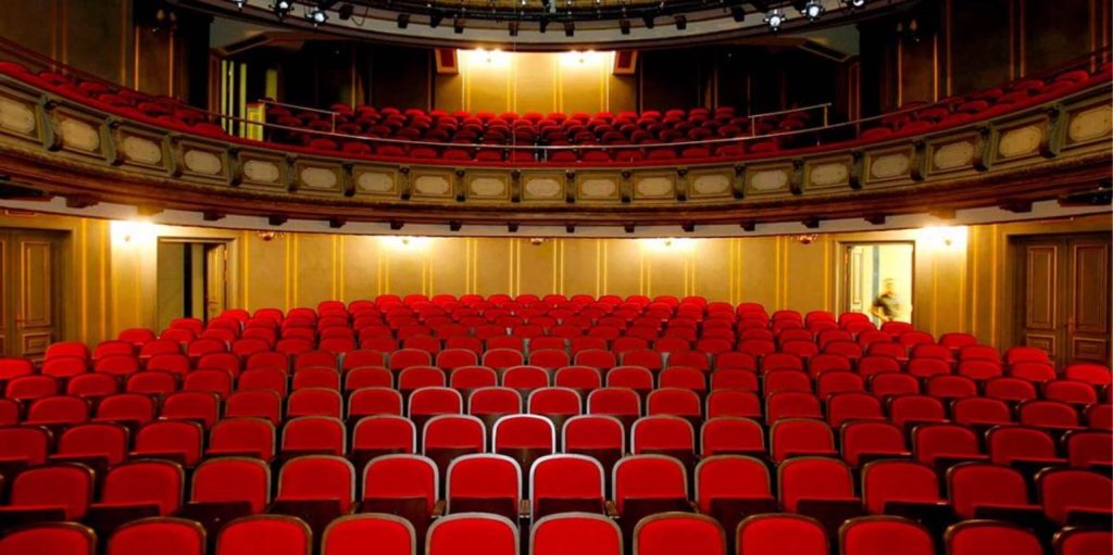 Καταγγελίες για τέσσερις ακόμη πολύ γνωστούς σκηνοθέτες του θεάτρου