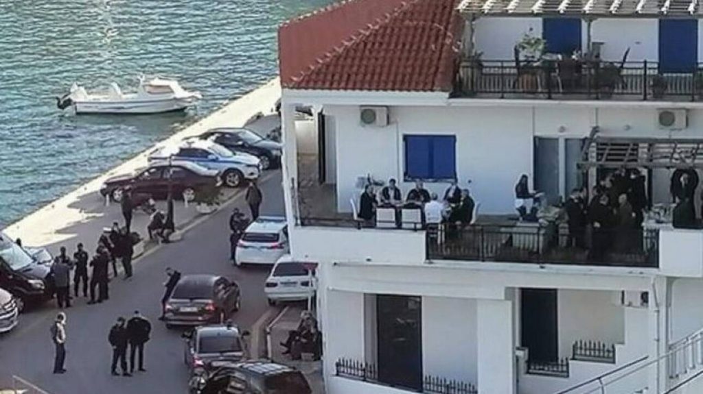 Εντολή της ΕΡΤ να μην παίξουν πλάνα από Ικαρία για Μητσοτάκη και κοινές φωτό του Λιγνάδη με τον πρωθυπουργό