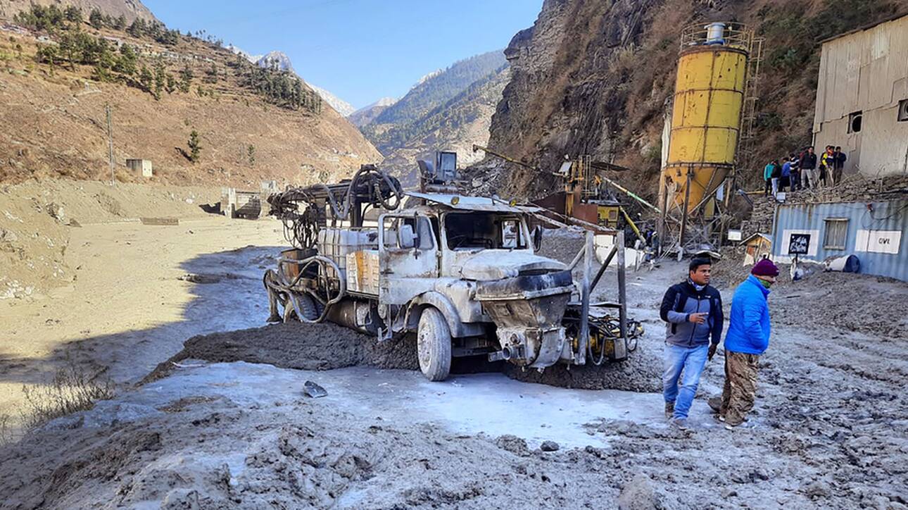 Κατάρρευση παγετώνα στα Ιμαλάια – Δέκα νεκροί και 150 αγνοούμενοι (βίντεο)