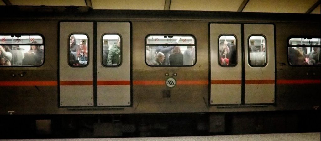 Συγκέντρωση στα Προπύλαια: Κλείνει στις 15:30 ο σταθμός του μετρό Πανεπιστήμιο – Ανοιχτό το Σύνταγμα (upd)