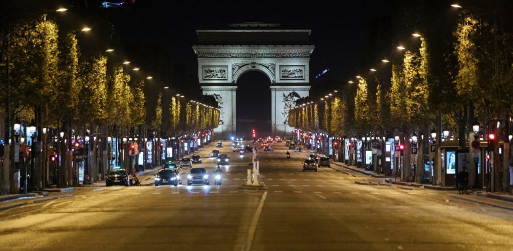 Υπουργός Υγείας Γαλλίας: «Η κυβέρνηση έκανε καλά που δεν επέβαλε νέο εθνικό lockdown»