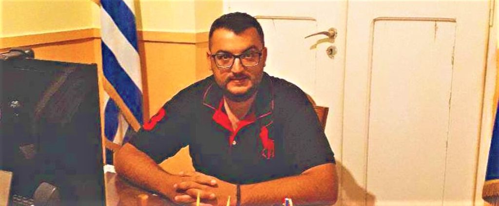 Στριπ-τιζ από δήμαρχο Σερίφου σε φιλοκυβερνητικά ΜΜΕ για την σύγκριση με Μητσοτάκη: «Fake news το πάρτι – Έγινε πέρυσι»!