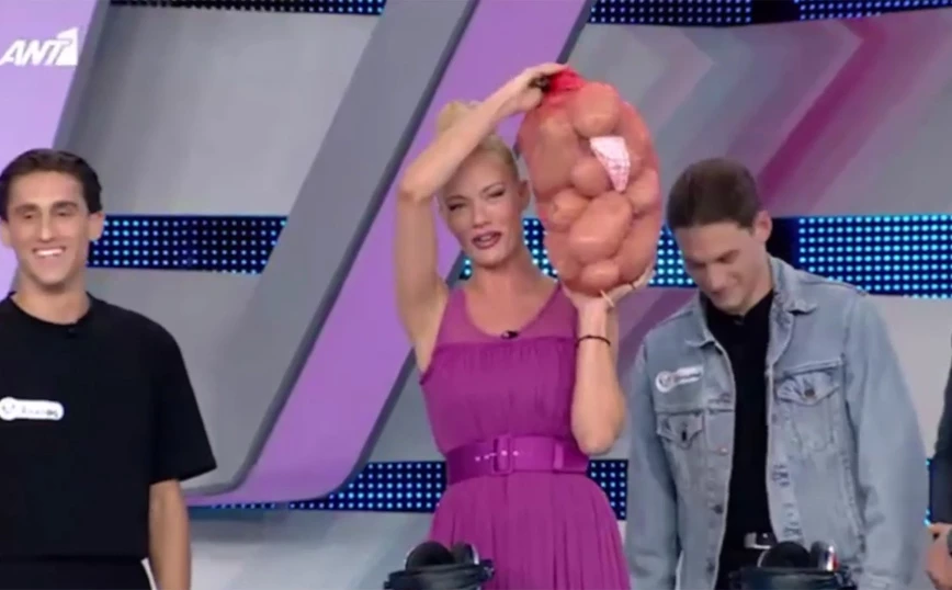 Απίστευτο σκηνικό στο Ρουκ Ζουκ: Πήγαν στη Ζ.Μακρυπούλια δώρο ένα… σακί πατάτες (βίντεο)