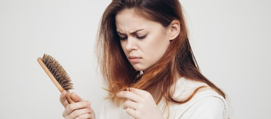 Λαμπερά μαλλιά: Ποιες είναι οι τροφές που θα σας βοηθήσουν να τα αποκτήσετε