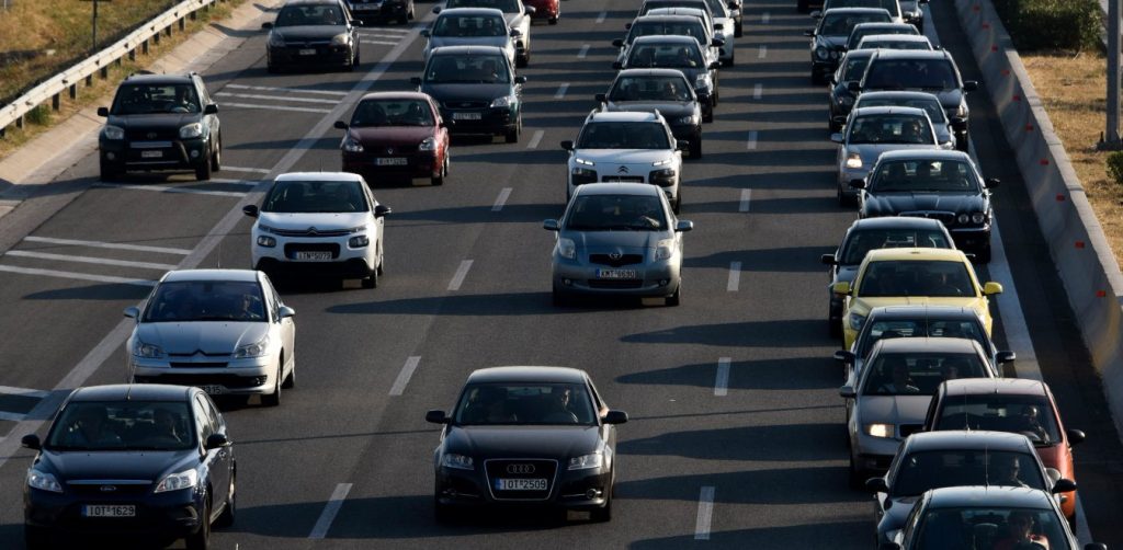 Lockdown: Πόσα άτομα επιτρέπονται σε ΙΧ – Πότε θα πέφτει το πρόστιμο και με μάσκα