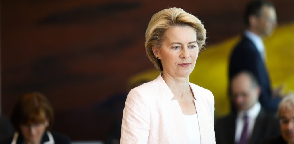 Ούρσουλα φον ντερ Λάιεν: ​«Αργήσαμε στην αδειοδότηση των εμβολίων – Ήμασταν αισιόδοξοι για την παραγωγή τους