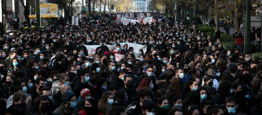 Πανεκπαιδευτικό συλλαλητήριο στη 1 το μεσημέρι στα Προπύλαια