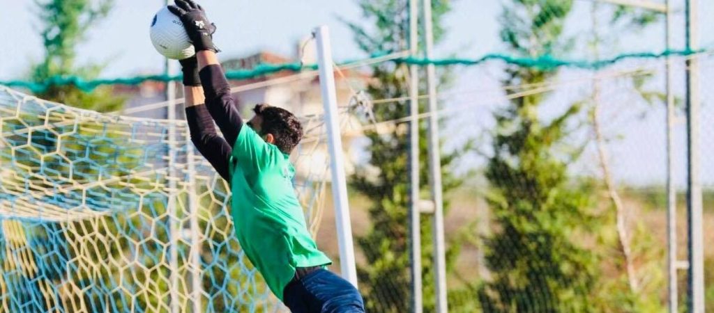 Δολοφονική επίθεση σε βάρος νεαρού τερματοφύλακα – Του έκοψαν τους συνδέσμους στο χέρι (φώτο)