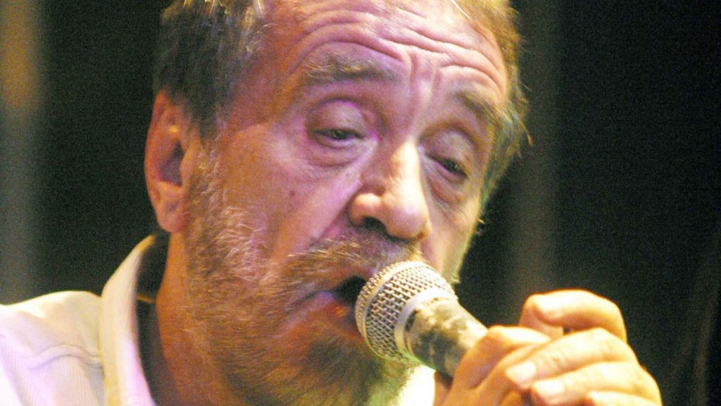 Αντώνης Καλογιάννης: Το χτύπημα της μοίρας στον σπουδαίο τραγουδιστή, όταν έχασε ξαφνικά τον γιο του